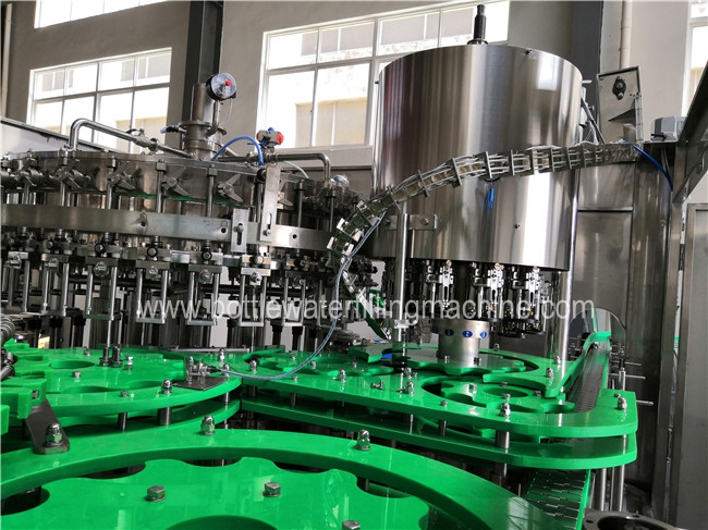 3 In1 μπουκαλιών πλήρωσης μηχανών/σόδας εμπορίου γεμίζοντας κάλυψη πλύσης μπύρας γραμμών Isobaric 1