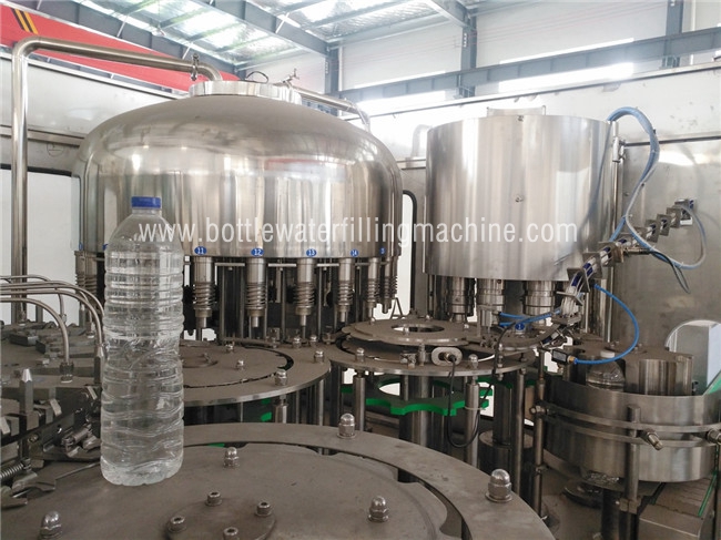 Μηχανή πλήρωσης μπουκαλιών νερό ελέγχου PLC HMI για το μέγεθος μπουκαλιών 250-2000ml 2