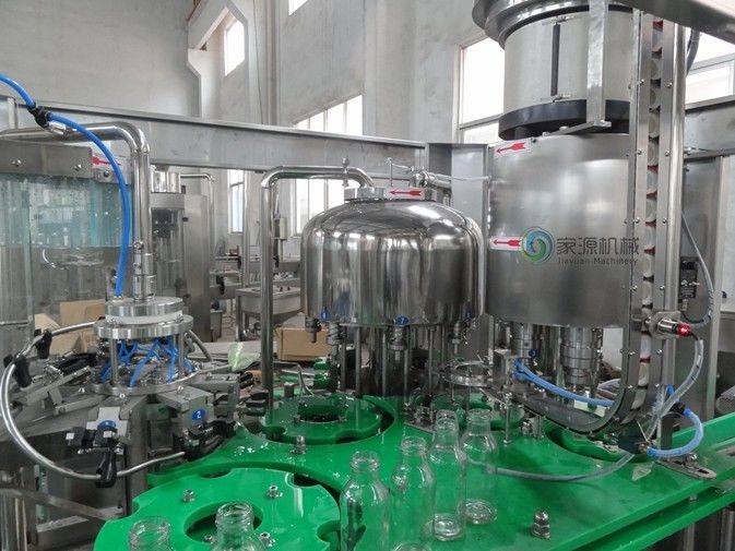 3000 μηχανή πλήρωσης μπουκαλιών γυαλιού νερού BPH με τη συστροφή από την ΚΑΠ, καυτή μηχανή πλήρωσης 1