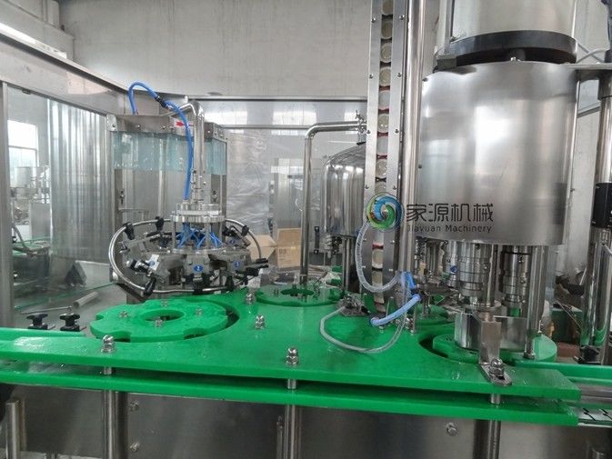 3000 μηχανή πλήρωσης μπουκαλιών γυαλιού νερού BPH με τη συστροφή από την ΚΑΠ, καυτή μηχανή πλήρωσης 0