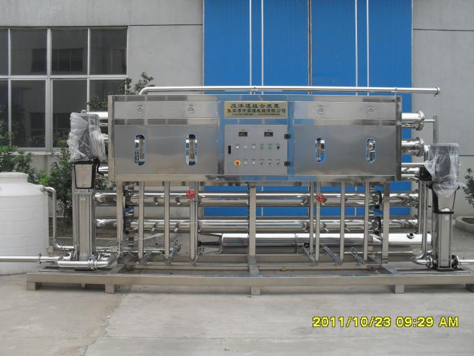 Πλήρως αυτόματη άσπρη καθαρίζοντας μηχανή νερού RO 10 τόνος για τη διαδικασία νερού 1