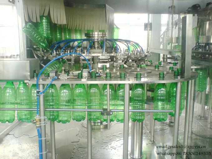 330-2000ML ενωμένη με διοξείδιο του άνθρακα μηχανή πλήρωσης ποτών, εγκαταστάσεις κάλυψης πλήρωσης πλύσης μπουκαλιών 3