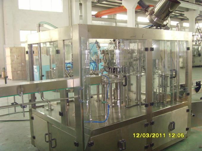 Λαμπιρίζοντας νερό/ενωμένη με διοξείδιο του άνθρακα μηχανή πλήρωσης ποτών για τα διαφορετικά μπουκάλια 1