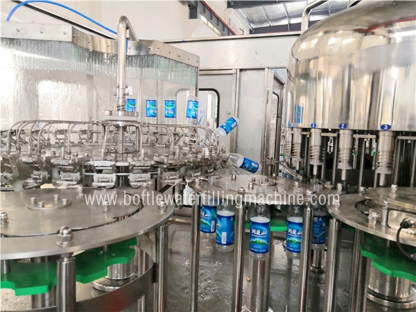 Αυτόματη μηχανή πλήρωσης μπουκαλιών νερό κατανάλωσης 3 σε 1 εμφιαλώνοντας εξοπλισμό Monoblock 1