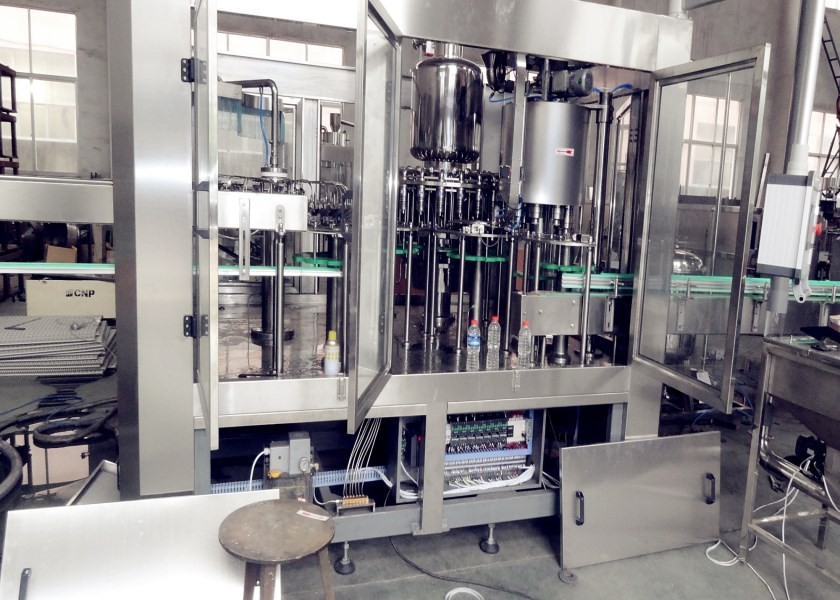 Glass Bottle Carbonated Drink Filling Machine , Carbonated Soft Drink Filling Machines