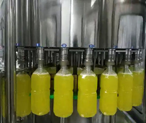 Το αυτόματο εμφιαλώνοντας τσάι πίνει τη γραμμή παραγωγής γεμίζοντας μηχανών χυμού