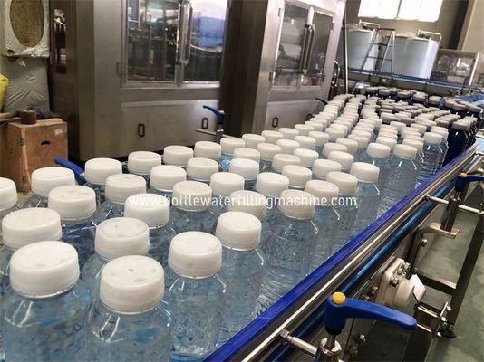 Αυτόματος πλαστικός χυμός μπουκαλιών, μεταλλικό νερό που γεμίζει και μηχανή κάλυψης