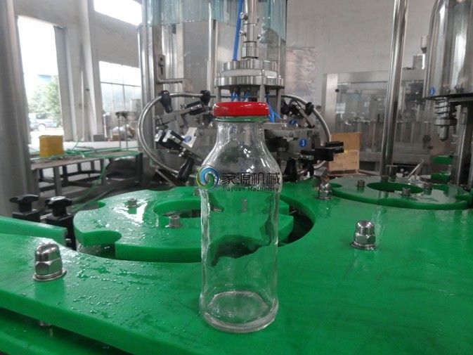 3000 μηχανή πλήρωσης μπουκαλιών γυαλιού νερού BPH με τη συστροφή από την ΚΑΠ, καυτή μηχανή πλήρωσης 4